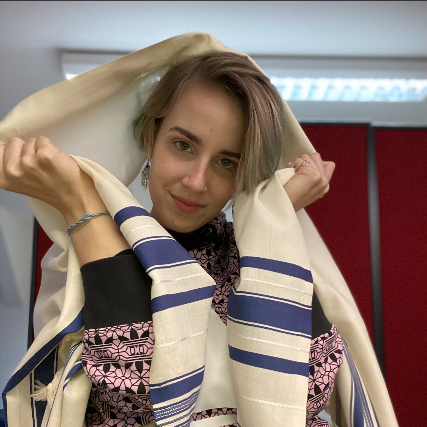 Helene Braun in der Synagoge